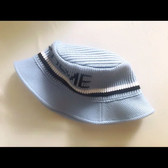 Supreme Hat - Picture 2 of 3